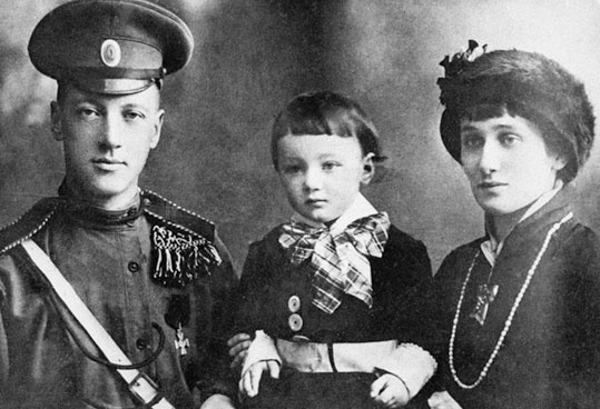 Иллюстрация к книге — Анна Ахматова. Листки из дневника. Проза. Письма [i_007.jpg]