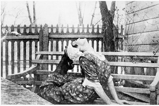 Иллюстрация к книге — Анна Ахматова. Листки из дневника. Проза. Письма [i_009.jpg]