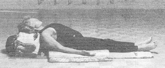 Иллюстрация к книге — Новая йога для тех, кому за 50: обратите вспять процессы старения. Руководство по йоге для людей среднего и старшего возраста [image105.jpg]