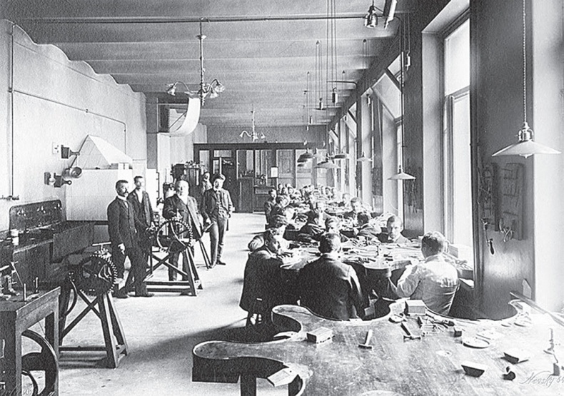 Иллюстрация к книге — Исторические здания Петербурга. Прошлое и современность. Адреса и обитатели [_63.jpg]