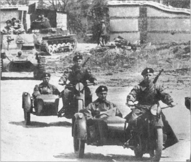 Иллюстрация к книге — Wehrmacht. Сухопутные войска III Рейха [i_018.jpg]