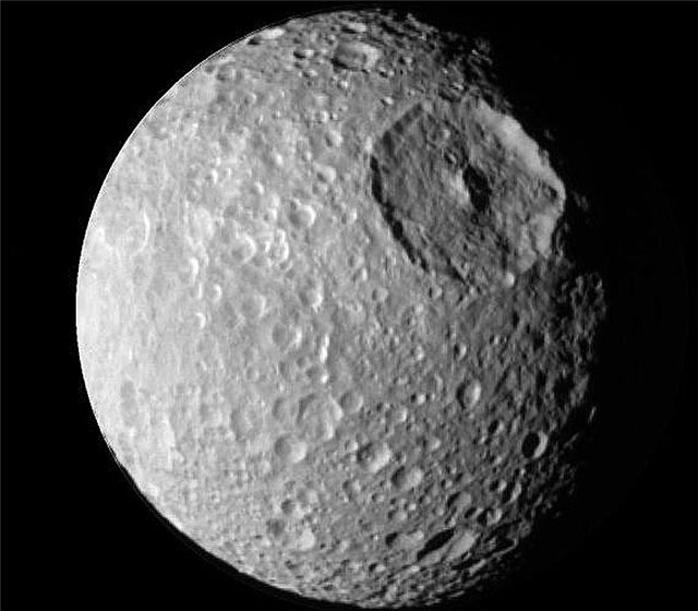 Иллюстрация к книге — Солнечная система [mimas.jpg]
