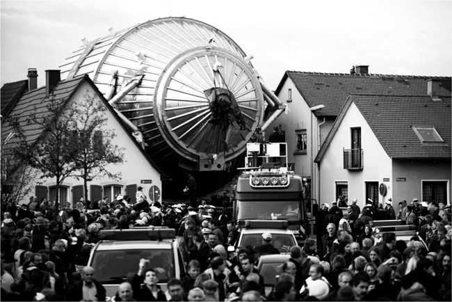 Иллюстрация к книге — Охотники за нейтрино. Захватывающая погоня за призрачной элементарной частицей [i_016.jpg]