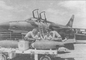 Иллюстрация к книге — F-105 Thunderchie [pic_145.jpg]
