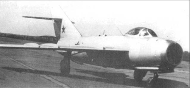 Иллюстрация к книге — МиГ-19 [pic_2.jpg]