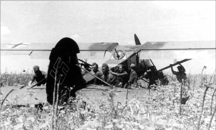 Иллюстрация к книге — Fieseler Storch [pic_45.jpg]