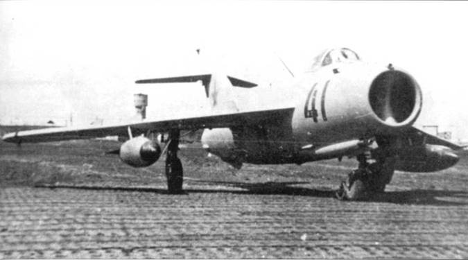 Иллюстрация к книге — МиГ-17 [pic_26.jpg]