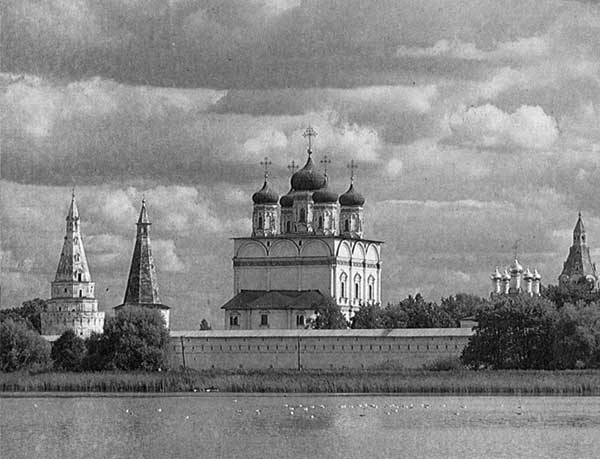 Иллюстрация к книге — Опричнина и &quot;псы государевы&quot; [i_029.jpg]