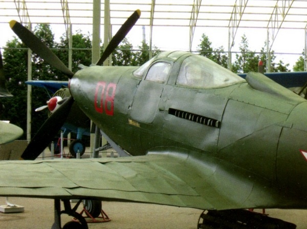Иллюстрация к книге — ИСТРЕБИТЕЛЬ P-63 «КИНГКОБРА» [i_098.jpg]