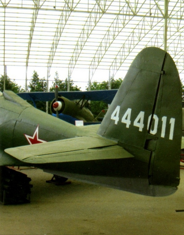 Иллюстрация к книге — ИСТРЕБИТЕЛЬ P-63 «КИНГКОБРА» [i_100.jpg]