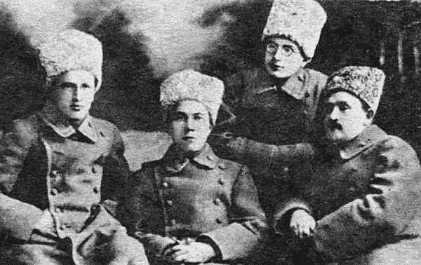 Иллюстрация к книге — Судьба императора Николая II после отречения. Историко-критические очерки [i_026.jpg]