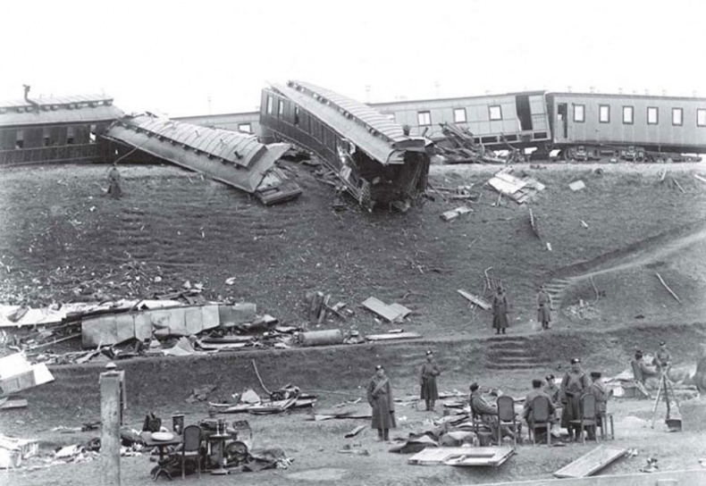 Иллюстрация к книге — Пошатнувшийся трон. Правда о покушениях на Александра III [i_007.jpg]