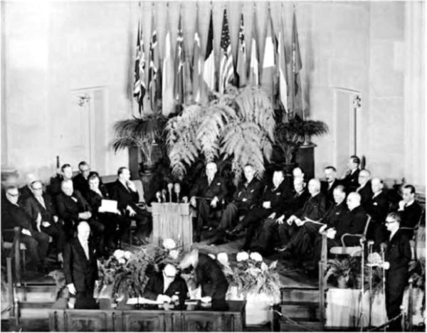 Иллюстрация к книге — Великая сталинская империя [i_025.jpg]