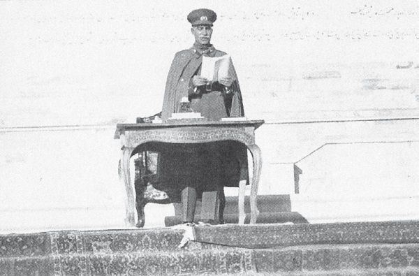 Иллюстрация к книге — История ислама. Исламская цивилизация от рождения до наших дней [i_356.jpg]
