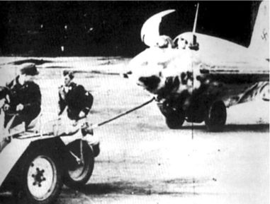 Иллюстрация к книге — Me 163 &quot;Komet&quot; – истребитель &quot;Летающих крепостей&quot; [i_048.jpg]