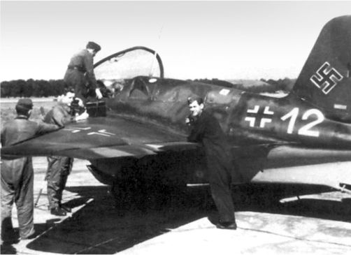 Иллюстрация к книге — Me 163 &quot;Komet&quot; – истребитель &quot;Летающих крепостей&quot; [i_055.jpg]