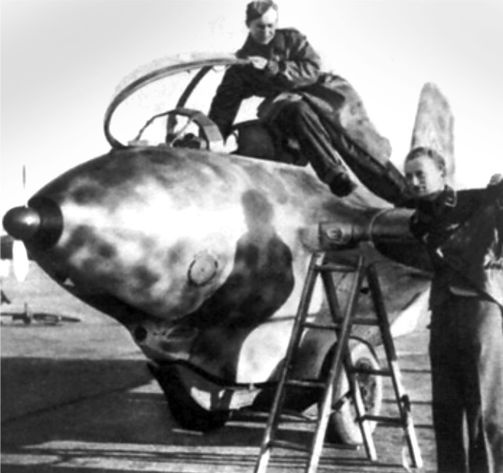 Иллюстрация к книге — Me 163 &quot;Komet&quot; – истребитель &quot;Летающих крепостей&quot; [i_095.jpg]
