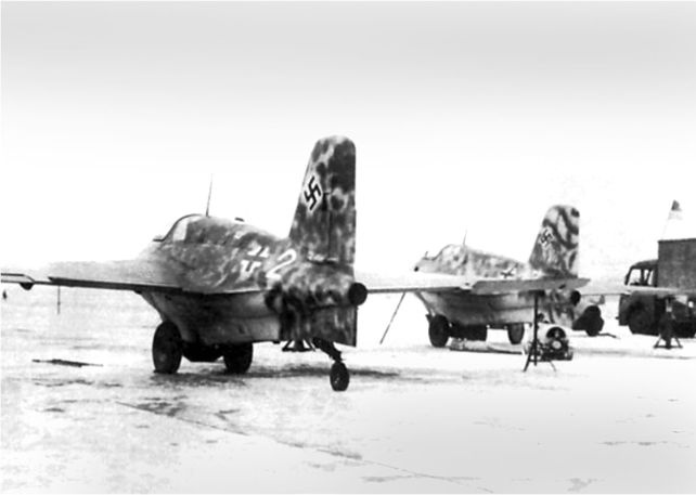 Иллюстрация к книге — Me 163 &quot;Komet&quot; – истребитель &quot;Летающих крепостей&quot; [i_115.jpg]
