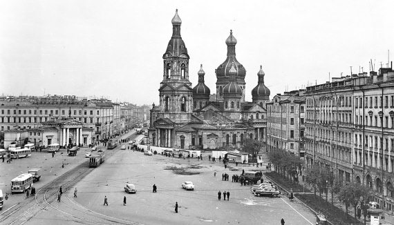 Иллюстрация к книге — Сенная площадь. Вчера, сегодня, завтра [i_041.jpg]