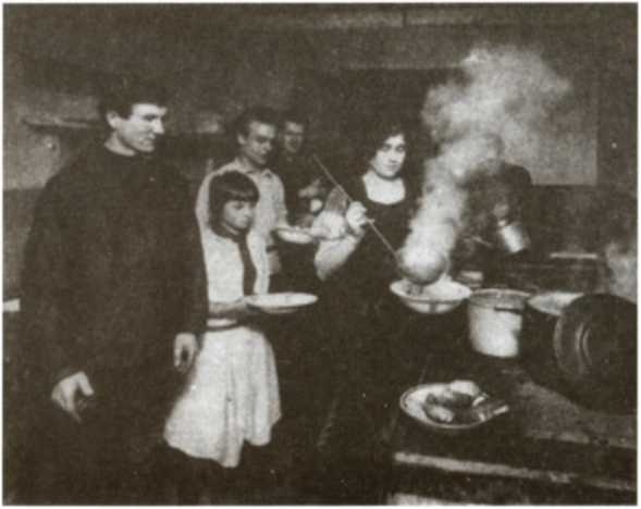 Иллюстрация к книге — Повседневная жизнь Москвы в Сталинскую эпоху 1920-1930-е годы [i_017.jpg]