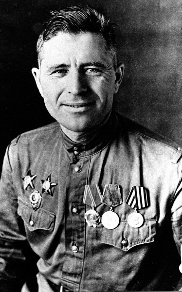 Иллюстрация к книге — Горбачев. Его жизнь и время [i_003.jpg]