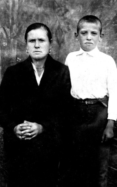 Иллюстрация к книге — Горбачев. Его жизнь и время [i_004.jpg]