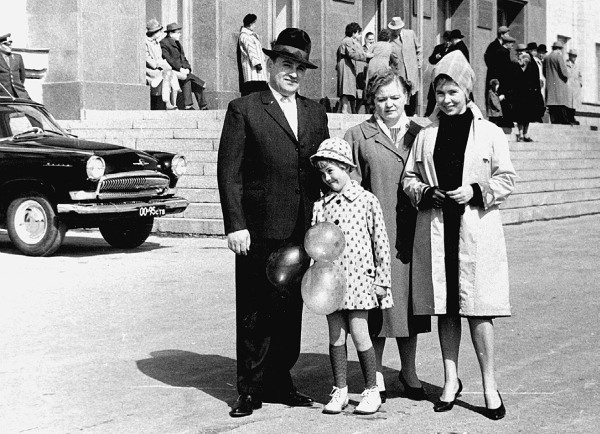 Иллюстрация к книге — Горбачев. Его жизнь и время [i_019.jpg]