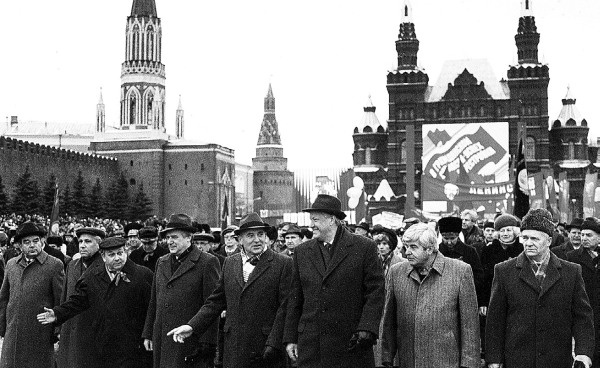 Иллюстрация к книге — Горбачев. Его жизнь и время [i_047.jpg]