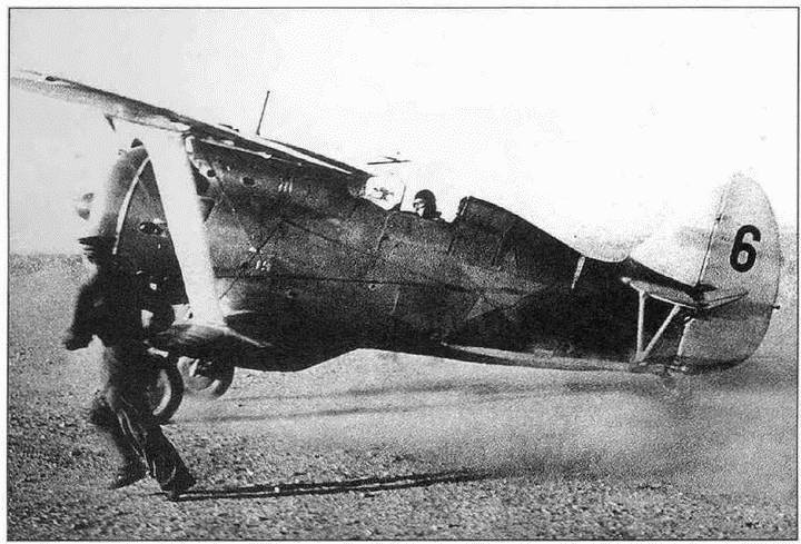 Иллюстрация к книге — Истребитель И-153 «Чайка» [i_006.jpg]