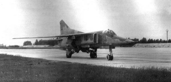 Иллюстрация к книге — Истребитель-бомбардировщик МиГ-27 [i_198.jpg]