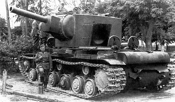 Тяжёлый танк КВ-2