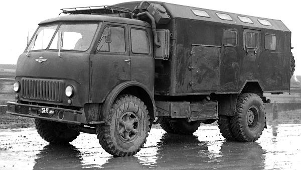 Иллюстрация к книге — Автомобили Советской Армии 1946-1991 [_214.jpg]