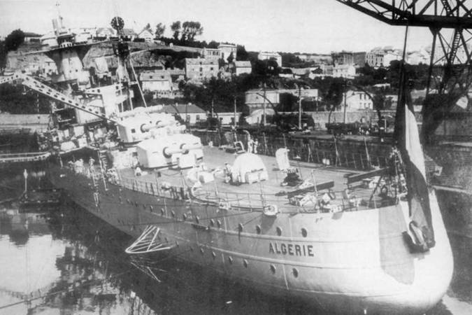 Иллюстрация к книге — Тяжелый крейсер “Алжир&quot; (1930-1942) [pic_53.jpg]