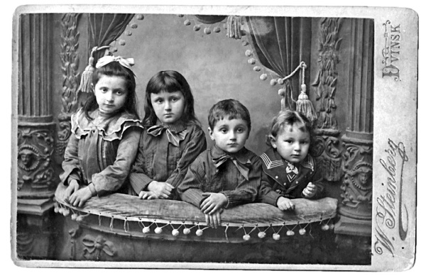 Иллюстрация к книге — Дом на Старой площади [i_015.jpg]