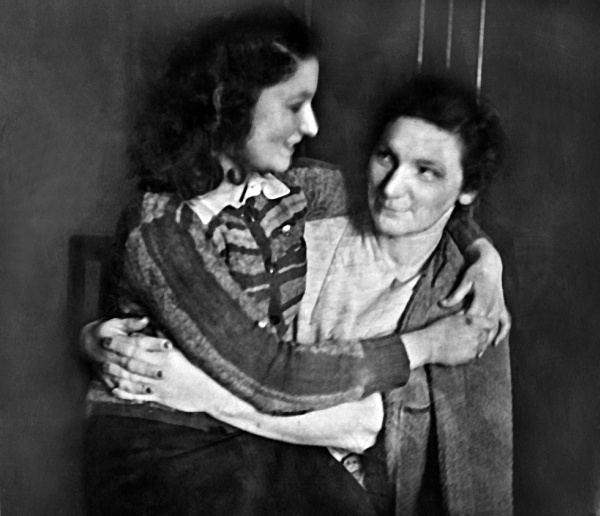 Иллюстрация к книге — Дом на Старой площади [i_020.jpg]