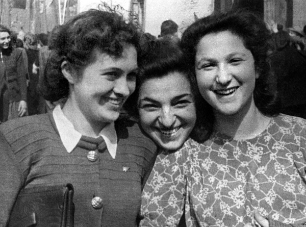 Иллюстрация к книге — Дом на Старой площади [i_025.jpg]