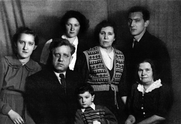 Иллюстрация к книге — Дом на Старой площади [i_031.jpg]