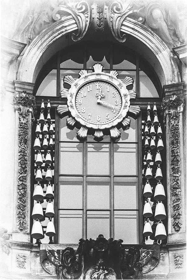 Иллюстрация к книге — История часов. Эволюция от солнечных до водородных [i_023.jpg]