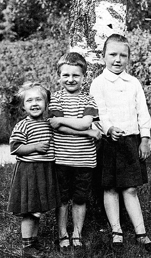 Иллюстрация к книге — Шостакович. Жизнь. Творчество. Время [i_045.jpg]