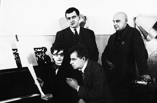 Иллюстрация к книге — Шостакович. Жизнь. Творчество. Время [i_051.jpg]