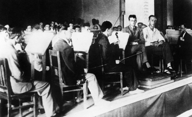 Иллюстрация к книге — Шостакович. Жизнь. Творчество. Время [i_067.jpg]