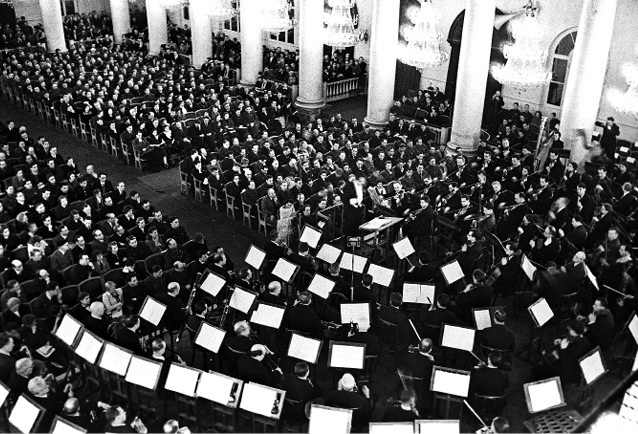 Иллюстрация к книге — Шостакович. Жизнь. Творчество. Время [i_068.jpg]