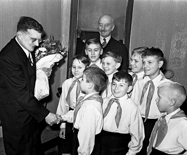 Иллюстрация к книге — Шостакович. Жизнь. Творчество. Время [i_089.jpg]