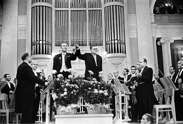 Иллюстрация к книге — Шостакович. Жизнь. Творчество. Время [i_102.jpg]