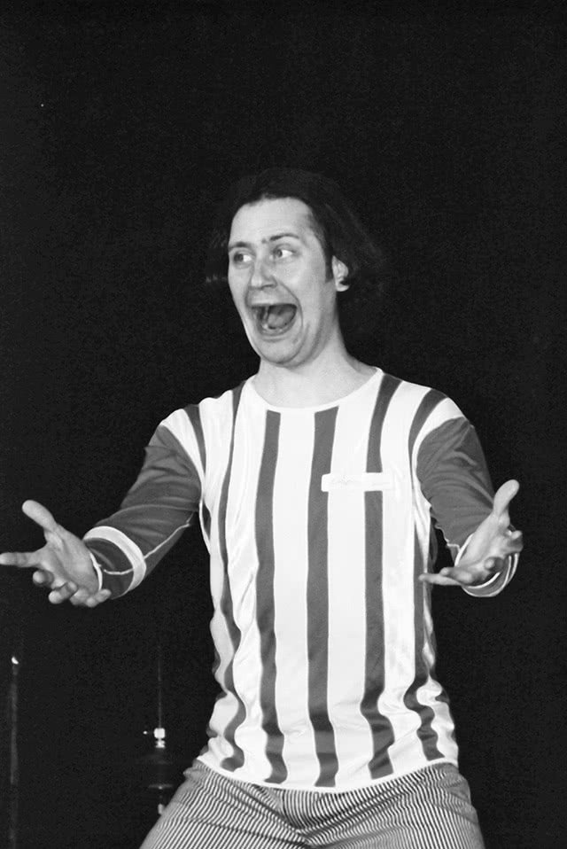 Иллюстрация к книге — Квартет Я. Как создавался самый смешной театр страны [i_005.jpg]