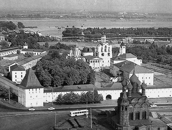 Иллюстрация к книге — Путешествие из Москвы в Ярославль. Москва – Сергиев Посад – Переславль-Залесский – Ростов Великий – Ярославль [_114.jpg]