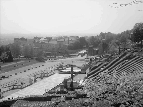 Иллюстрация к книге — Франция. Страна королей и пяти республик  [_003.jpg]