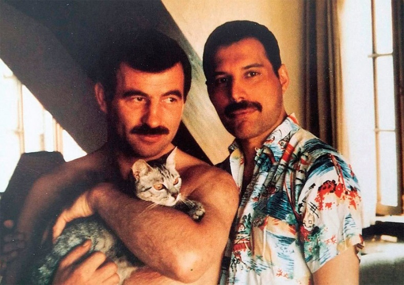 Иллюстрация к книге — Меркьюри и я. Богемская рапсодия, любовь и котики [i_004.jpg]