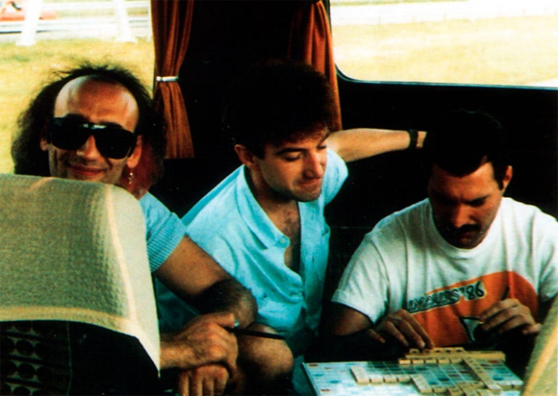 Иллюстрация к книге — Меркьюри и я. Богемская рапсодия, любовь и котики [i_005.jpg]