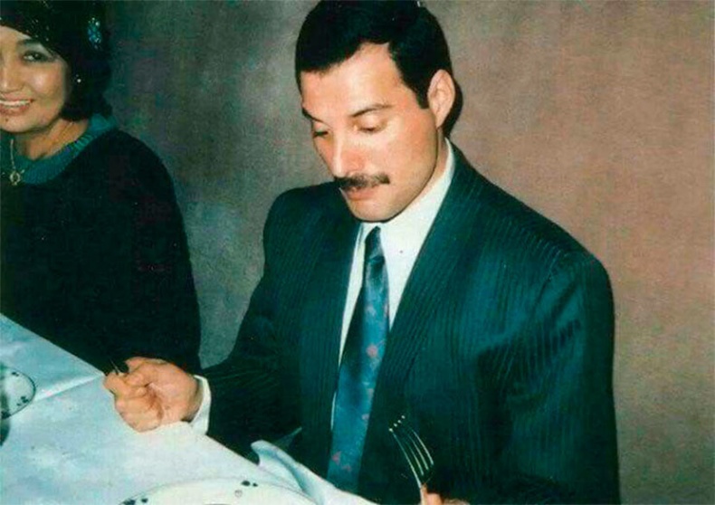 Иллюстрация к книге — Меркьюри и я. Богемская рапсодия, любовь и котики [i_013.jpg]